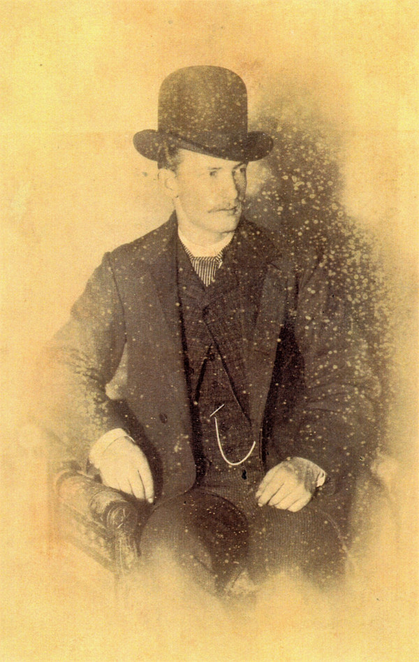 Photo Hare as an older man